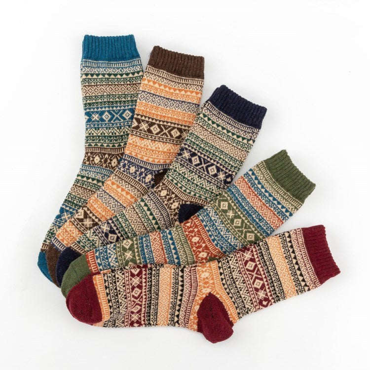 Gestreifte Wollsocken – Komfort und Stil für warme Füße
