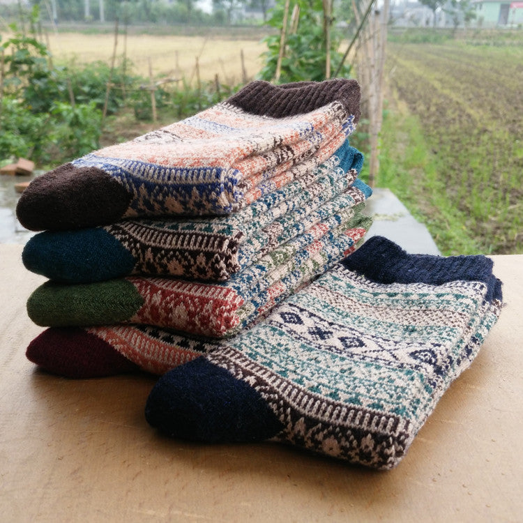 Gestreifte Wollsocken – Komfort und Stil für warme Füße