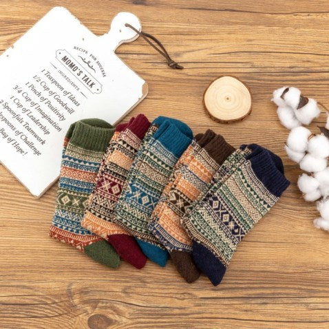 Gestreifte Wollsocken – Komfort und Stil für warme Füße