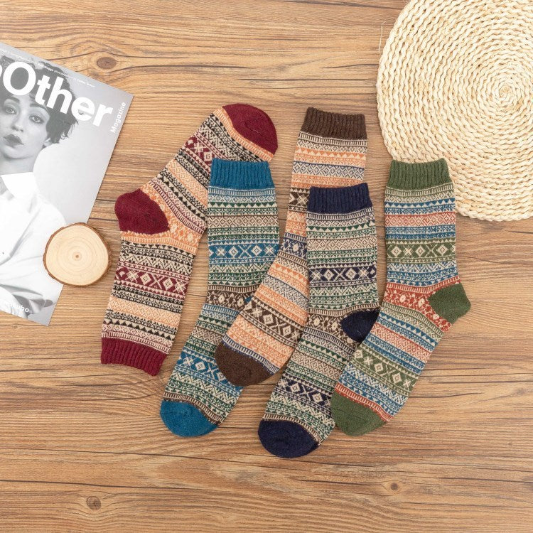 Gestreifte Wollsocken – Komfort und Stil für warme Füße