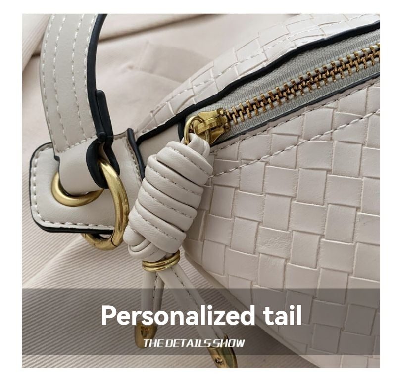 Fashion Chain Chest Bag – Trendy Crossbody Bag with Gold Chain