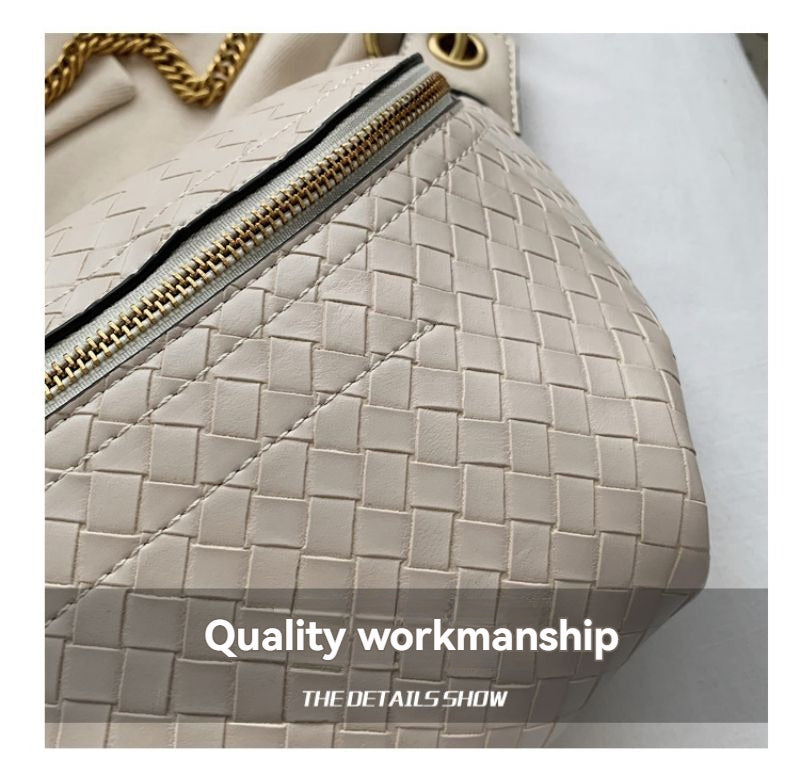 Fashion Chain Chest Bag – Trendy Crossbody Bag with Gold Chain