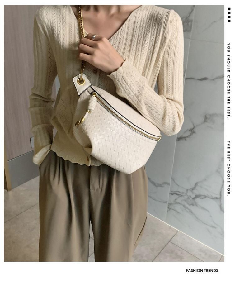 Fashion Chain Chest Bag – Trendy Crossbody Bag with Gold Chain